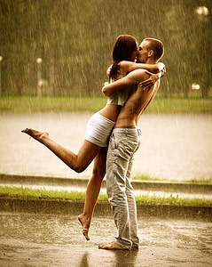 Rain_Kiss_Tip_Toe_Kiss_Love